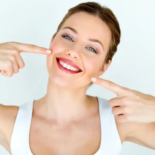 האם שיננית פוגעת בשיניים